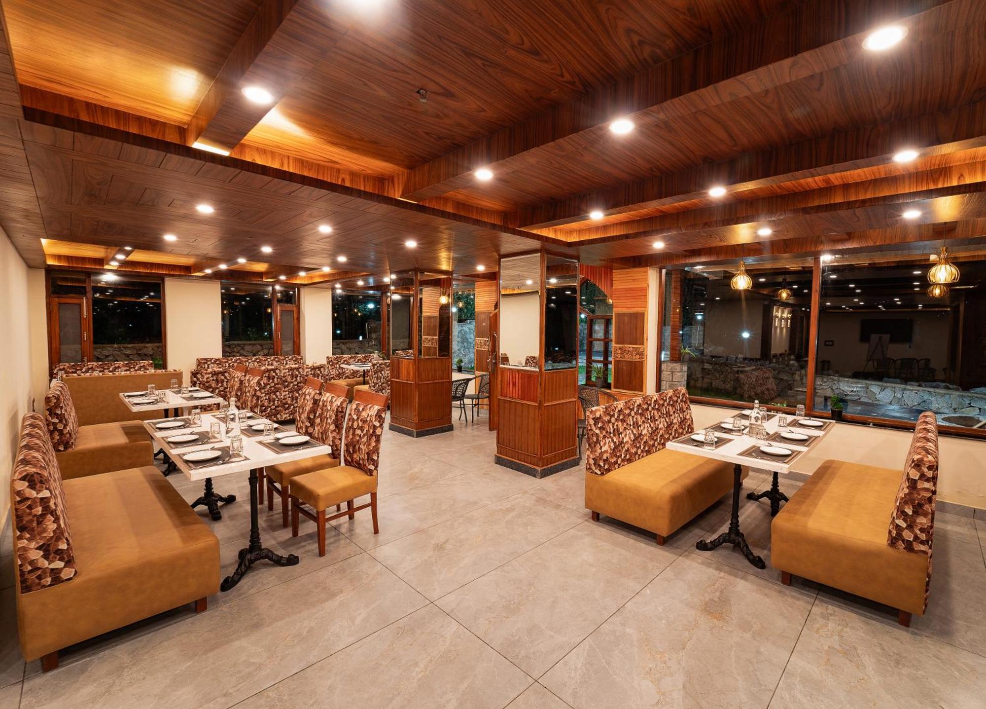 Hotel Nazaara - A Luxe Retreat Manāli Exteriér fotografie