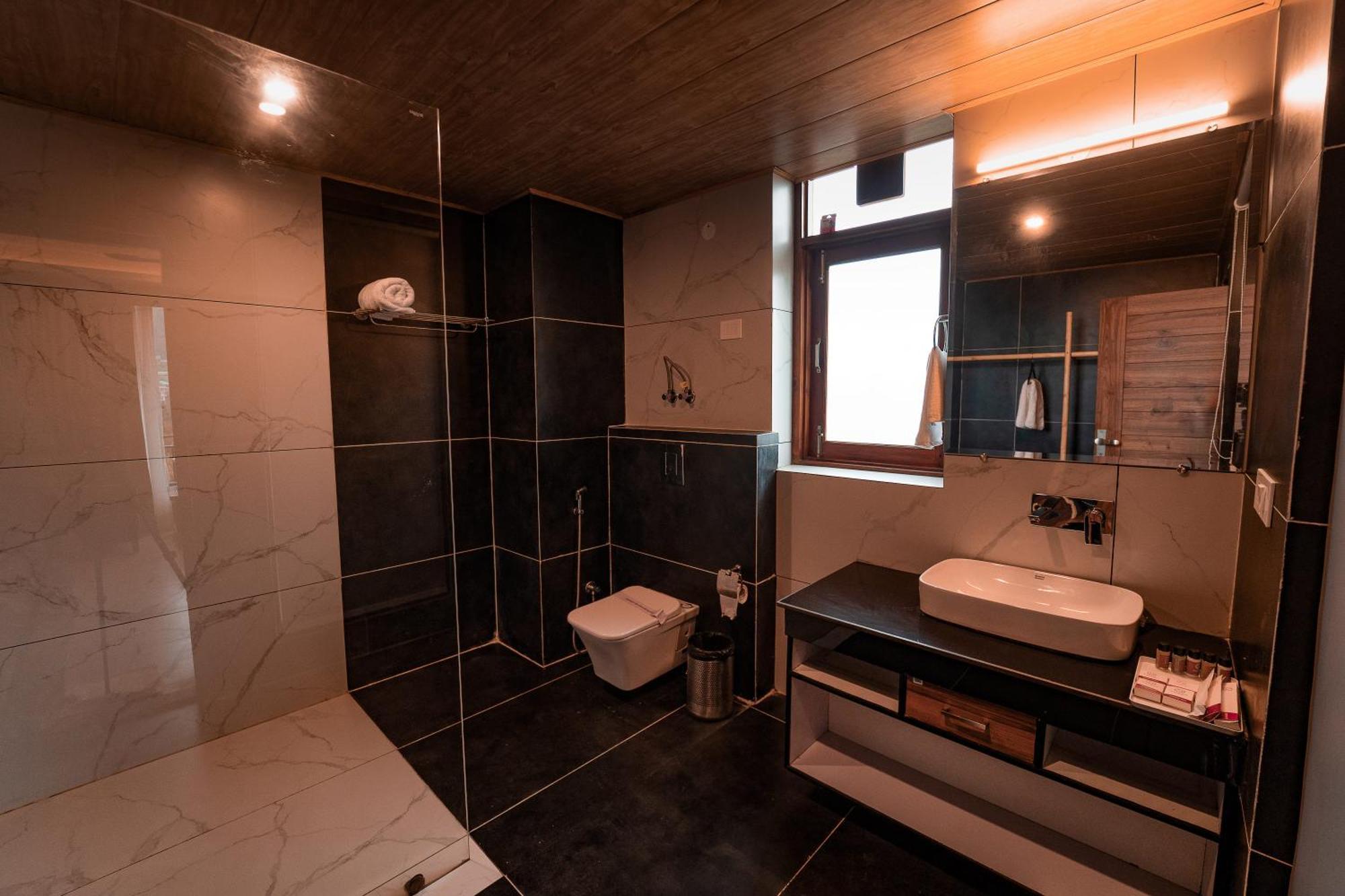 Hotel Nazaara - A Luxe Retreat Manāli Exteriér fotografie